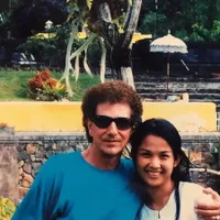 11 Potret Pesona Dewi Sri Astuti Istri Ahmad Albar yang Usianya Terpaut 37 Tahun, Sering Dikira Ayah-Anak padahal Pasutri