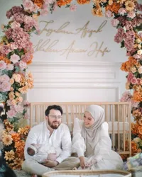11 Potret Tasyakuran Akikah Baby Kira Anak Hamidah Rachmayanti dan Irvan Farhad, Estetik dan Family Goals Banget