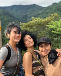 11 Potret Terbaru Leony 'Trio Kwek Kwek' yang Kini Jadi 'Ancur', Tetap Cantik Meski Harus Rela Kulitnya Gosong