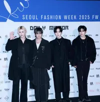 11 Potret XODIAC Hadiri 2025 F/W Seoul Fashion Week, Stylish Maksimal Bikin Jatuh Hati!