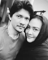 11 Tahun Menikah, 8 Potret Iko Uwais yang Setia Lindungi Audy Item - Dulu Pernah Bela Sang Istri Sampai Turun Tangan