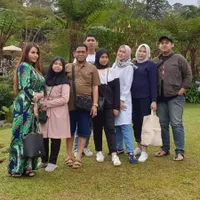 12 Foto Atien, Istri Pertama dari Suami Nita Thalia yang Solehah dan Tak Terpublikasi