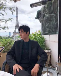 12 Foto Ganteng Lee Min Ho yang Boyfriend Material Banget, Bikin Bangga Dipamerin di Socmed