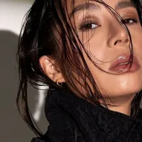 12 Foto Hot Mama Jennifer Bachdim di Pemotretan Terbaru, Nekat Pose Topless - Pamer Tato di Punggung