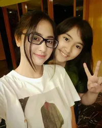 12 Foto Kebersamaan Dewi Perssik dan Lebby Wilayati, Akrab Seperti Anak Sendiri