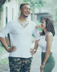 12 Potret Kemesraan Uus dan Kartika, Jauh dari Gosip Miring dan Makin Mesra Setelah 4 Tahun Bersama