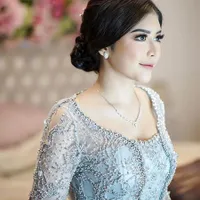 12 Foto Lamaran dan Siraman Rica Andriani, Mantap Nikah di Usia 22 Tahun - Dipinang dengan Cincin Berlian Raksasa Oleh Kompol Fahrul Sudiana Kapolsek Kembangan