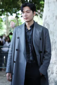 12 Foto Lee Min Ho di Paris Fashion Week, Ganteng bak Pangeran