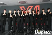 12 Foto Member X1 Pakai Jas di Debut Showcase, Ganteng Bak Prince Charming!