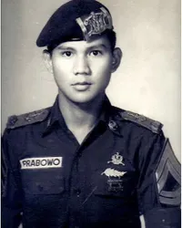 12 Foto Prabowo Subianto Muda, Disebut Mirip Al Ghazali Hingga Pernah Salaman dengan Putri Diana