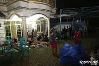 12 Foto Suasana Rumah Duka Omaswati, Diwarnai Raut Wajah Sedih dari Mandra Hingga Mastur