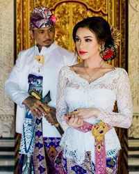 12 Foto Upacara Ngidih Pernikahan Jerinx SID dan Nora Alexandra, Penuh Tawa Bahagia