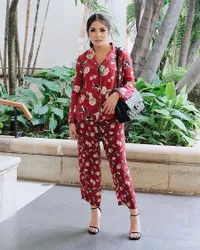 12 Gaya Fashion Unik Nindy Ayunda yang Pernah Viral dan Ramai Dibahas, Pakai Anting Beng-Beng Sampai Tas Indomie