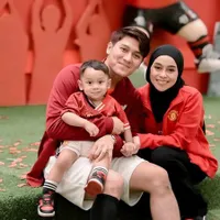 12 Potret Artis di Ulang Tahun Abang L Putra Lesti, Fuji hingga Tya Ariestya Kompak Kenakan Jersey Bola - Lucinta Luna Tampil dengan Douyin Make Up