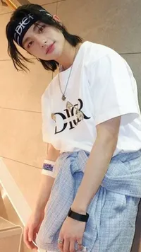 12 Potret Ganteng Hyunjin Stray Kids yang Kini Berambut Hitam, Terlihat Semakin Cool Bagaikan Prince Charming!