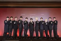 12 Potret Global  Press Conference SEVENTEEN, Ledakan Visual Jadi Obat Kangen Buat Carat!