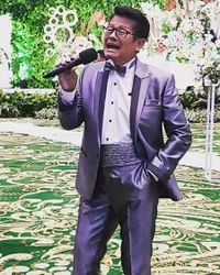 12 Potret Kabar Terbaru Presenter Kuis Jadul dari 'Siapa Berani?' Sampai 'Family 100', Ada yang Jadi Penyanyi Kondangan - Juragan Laundry