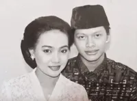 12 Potret Lawas Pernikahan Pasangan Artis Indonesia yang Penuh Kenangan, Memakai Adat Jawa - Budaya Barat
