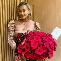12 Potret Manis Selebriti Rayakan Hari Valentine, Ada yang Dapat Hadiah Barang-barang Bayi - Surprise Dinner Romantis di Pantai