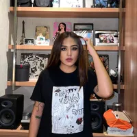 12 Potret Maura Magnalia Putri Sulung Nurul Arifin yang Berjiwa Bebas 