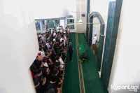 12 Potret Sedih Pemakaman Babe Cabita, Anak Bertanya: 'Ayah Ngga Keluar Lagi?' 