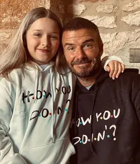 12 Potret Terbaru Harper Beckham yang Makin Cantik & Stylish, Gayanya Sosialita Cilik Banget!