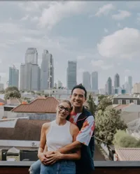 12 Tahun Bersama, 10 Potret Daniel Mananta dan Istri Bulenya yang Kini Tak Sungkan Pamer Kemesraan