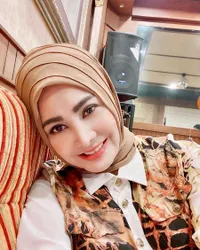 13 Tahun Menjanda, Intip Potret Terbaru Cici Paramida yang Tetap Awet Muda di Usia 48 Tahun - Tak Trauma Untuk Menikah Lagi