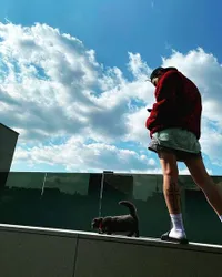 14 Foto Apartemen Mewah G-Dragon, Penuh Barang Unik & Lukisan Artistik Bak Galeri Seni