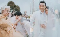 14 Potret Detail Acara Pernikahan Denny Sumargo dan Olivia Allan, Momen Haru Keluarga Menangis - Keindahan Cincin Nikah