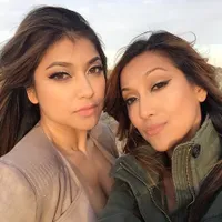 15 Foto Kebersamaan Tia dan Sarah Azhari, Sibling Goals Banget!