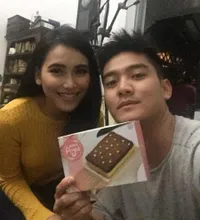 15 Potret Kebersamaan Boy William dan Ayu Ting Ting yang Tak Tersorot, Cocok Banget Jadi Pasutri Pakai Baju Pengantin - Disebut Keluarga Beneran