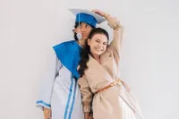 15 Potret Kebersamaan Rossa & Rizky Langit Ramadhan di Momen Wisuda SMP, Pesona Tampan Sang Anak Curi Perhatian