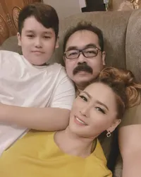 15 Selebritis Punya Anak Setelah Lama Menikah, Ada yang 6 Kali Bayi Tabung Baru Hamil Hingga Adopsi Buat 'Pancingan'