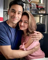 15 Tahun Menikah, Intip 11 Potret Harmonis Darius Sinathrya dan Donna Agnesia yang Makin Mesra - Couple Goals yang Bikin Baper