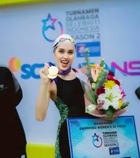 15 Tahun Tak Berkompetisi, 8 Potret Cinta Laura Juara 1 Lomba Renang di TOSI Season 2