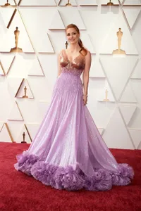 16 Best Dressed di Ajang Oscar 2022, dari Zendaya Sampai Andrew Garfield dan Simu Liu
