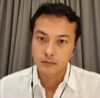 16 Ekspresi Nicholas Saputra yang Nggemesin Abis, Bikin Hati Berbunga-Bunga