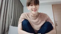 16 Potret Baekhyun EXO Pake Kacamata Pancarkan Pesona Bak Kakak Tingkat Ganteng & Boyfriend Material Banget!