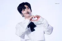16 Potret Ganteng Kim Yohan di Debut Showcase X1, Bikin Klepek-Klepek!