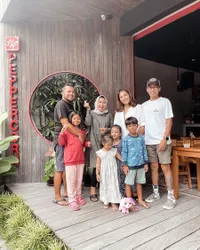 17 Tahun Berlalu, 8 Potret Seru Reuni Finalis AFI 2 di Bali - Ada Nia dan Adit Sampai Koreografer Ari Tulang Juga!