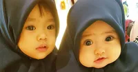 19 Potret Anak Seleb yang Sudah Dikenalkan pada Hijab Sejak Bayi, Imut Bak Boneka - Versi Mini Sang Bunda Saat Kembaran Busana