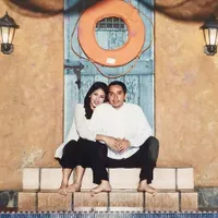 20 Tahun Berumah Tangga, 8 Potret Novita Angie dan Suami yang Tetap Harmonis dan Langgeng Meski Beda Keyakinan