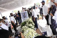 21 Foto Prosesi Pemakaman Glenn Fredly, Antarkan Bung Legendaris ke Peristirahatan Terakhir