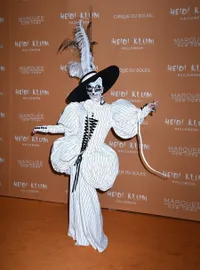 Totalitas! 25 Potret Seleb di Heidi Klum’s Halloween Party 2023, Siapa yang Layak Jadi Best Dressed?