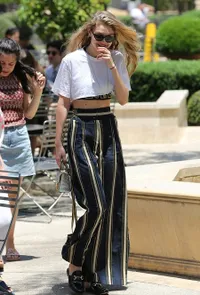 2 Hari Berturut-Turut, Gigi Hadid Ajak Ibu & Adik Zayn Belanja