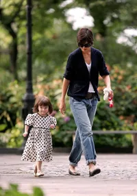 20 Moment Fashionable Suri Cruise Dari Masa ke Masa