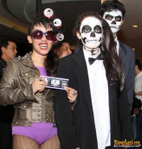 30 Ribu Tiket Terjual - Fans Dandan Ala Lady Gaga