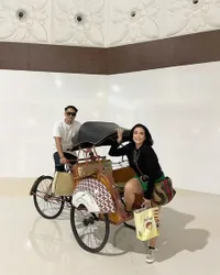 4 Tahun Menikah, Ini 9 Potret Ajun Perwira dan Jennifer Jill yang Makin Mesra dan Harmonis - Hubungan Ranjang Panas Jadi Kunci?