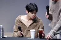 5 K-Pop Idol Cowok Tampil Seksi Pakai Baju V Neck Pamer Tulang Selangka, Ada Shownu Monsta X Sampai Cha Eun Woo!